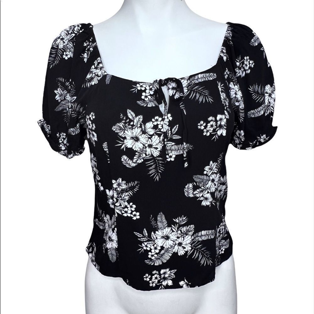 SUZY Shier Black Floral Cropped Top Medium